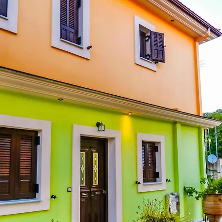 Villa Eclectic With Pool And Stunning Views Asprogerakata