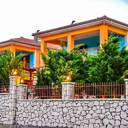 Eclectic With Pool And Stunning Views * Asprogerakata