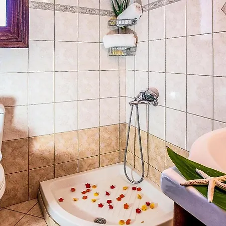 Eclectic With Pool And Stunning Views * Asprogerakata